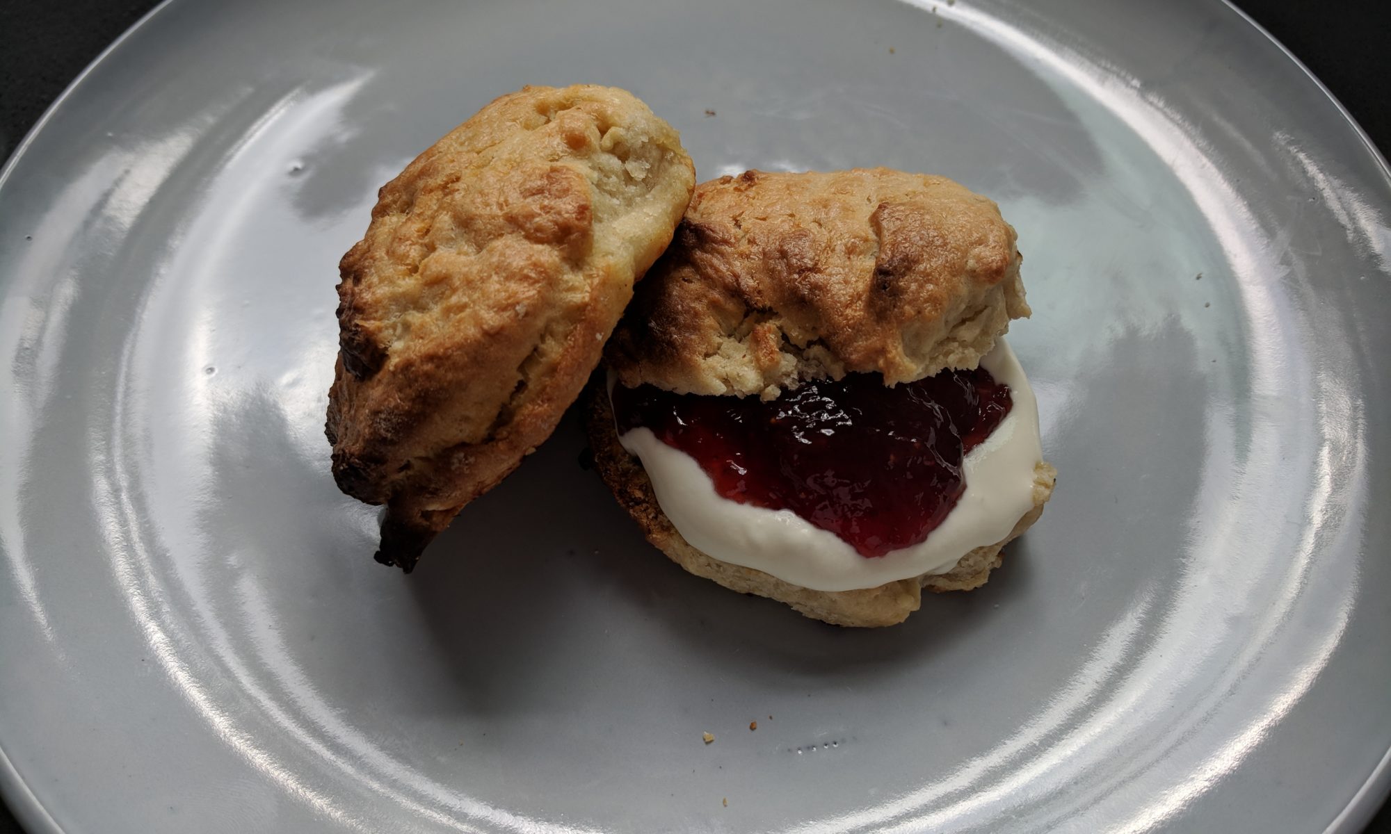 Scones met jam en clotted cream