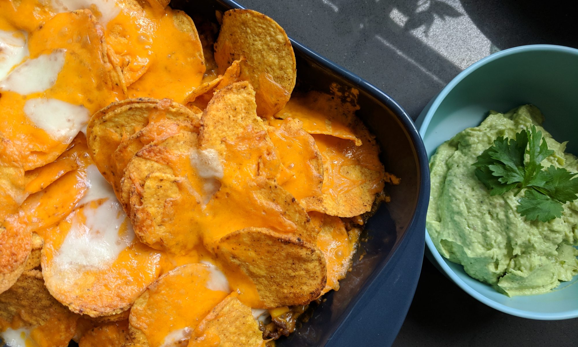 Nachos met gehakt en cheddar guacamole zureroom