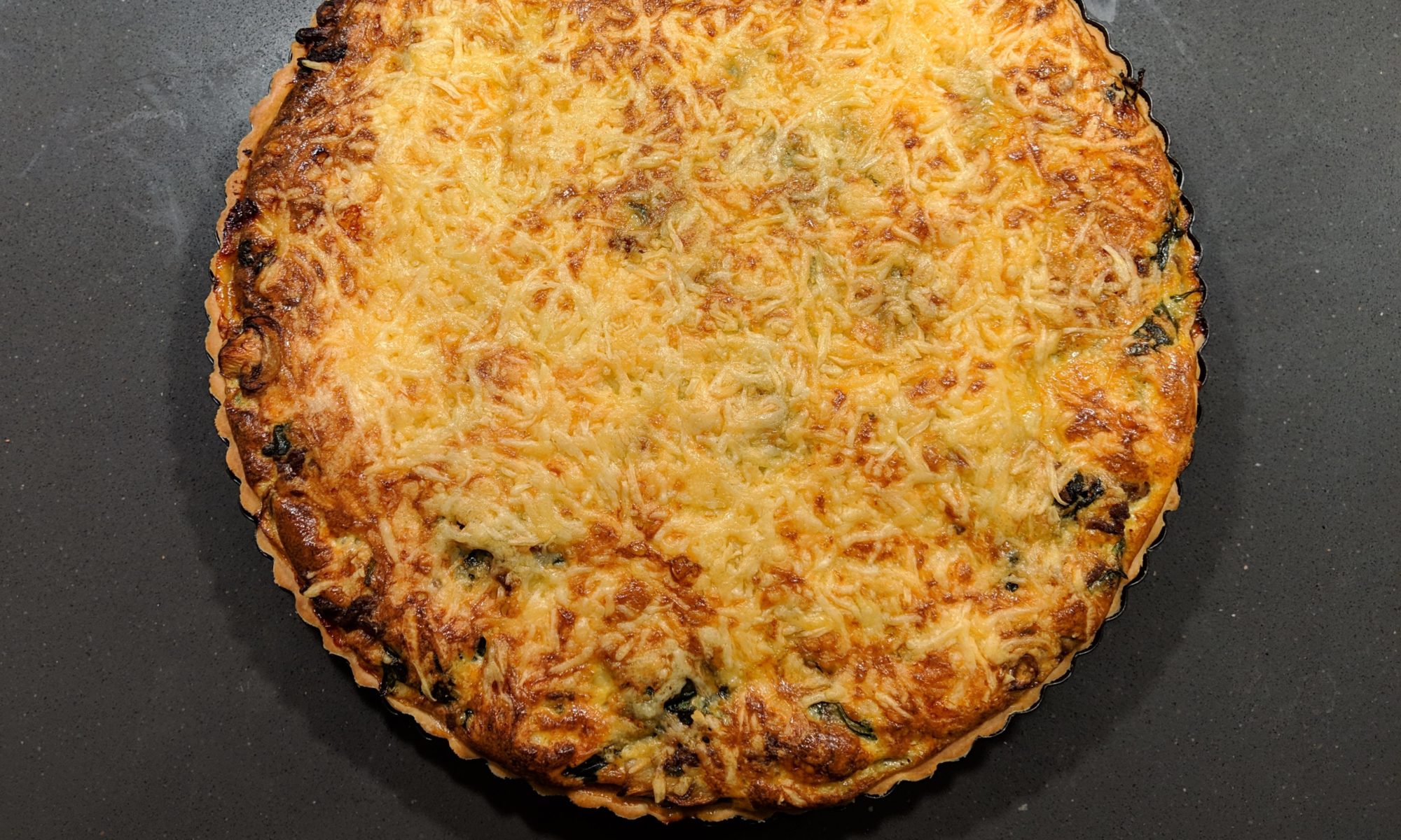 Quiche hartige taart met gehakt spinazie champignons geraspte kaas