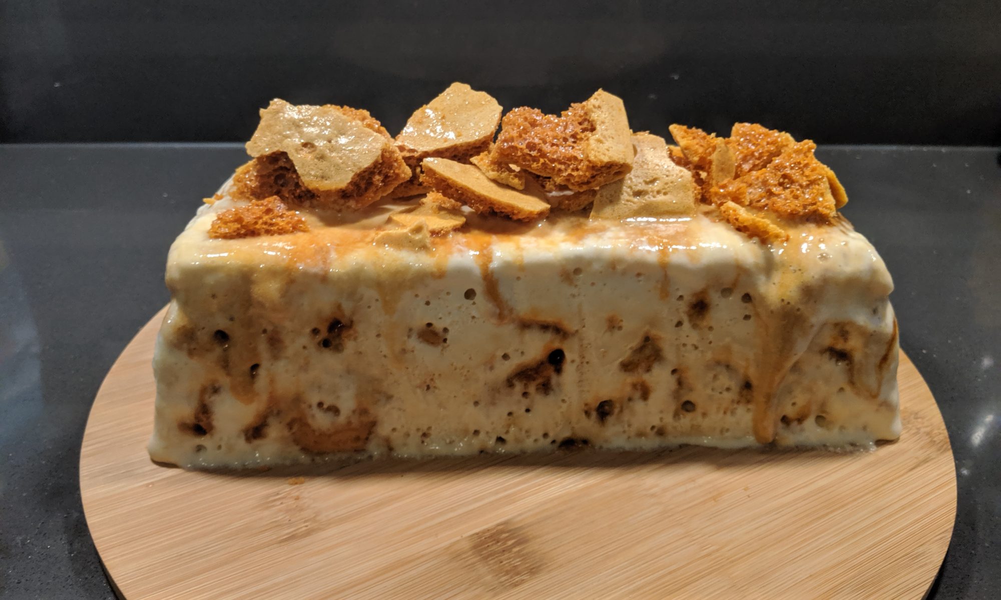 Semifreddo met honeycomb en walnoten ijs ijstaart